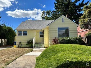 Building Photo - Gorgeous Pet-Friendly 3 Bedroom 1 Bath House