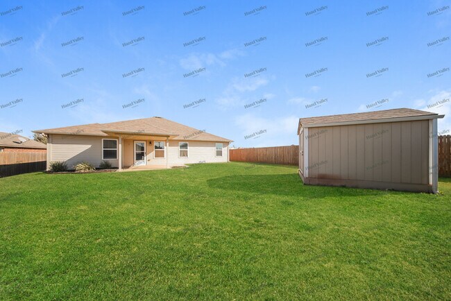 Building Photo - 2713 Crystal Pine Dr