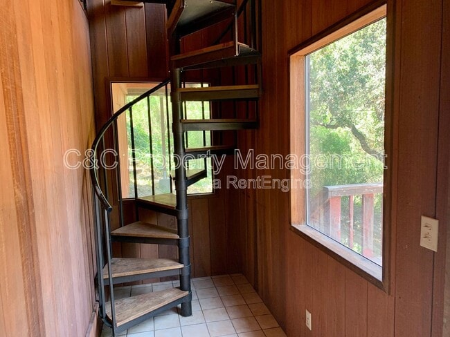 Building Photo - 9 Calle De Paloma