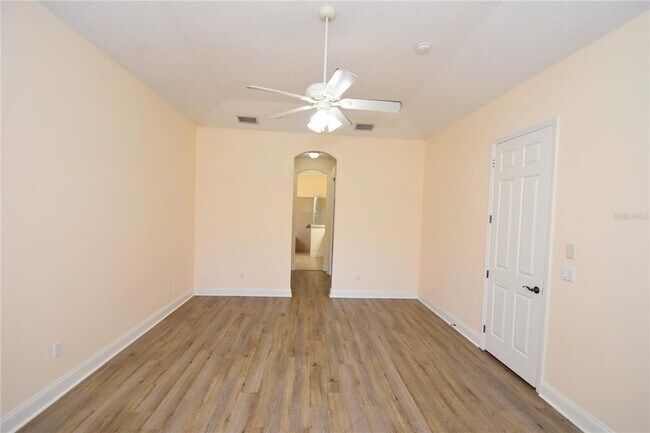 Building Photo - 17 N Village Dr