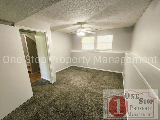 Building Photo - Gorgeous 3 Bedroom, 2 Bathroom, 2 Car Gara...