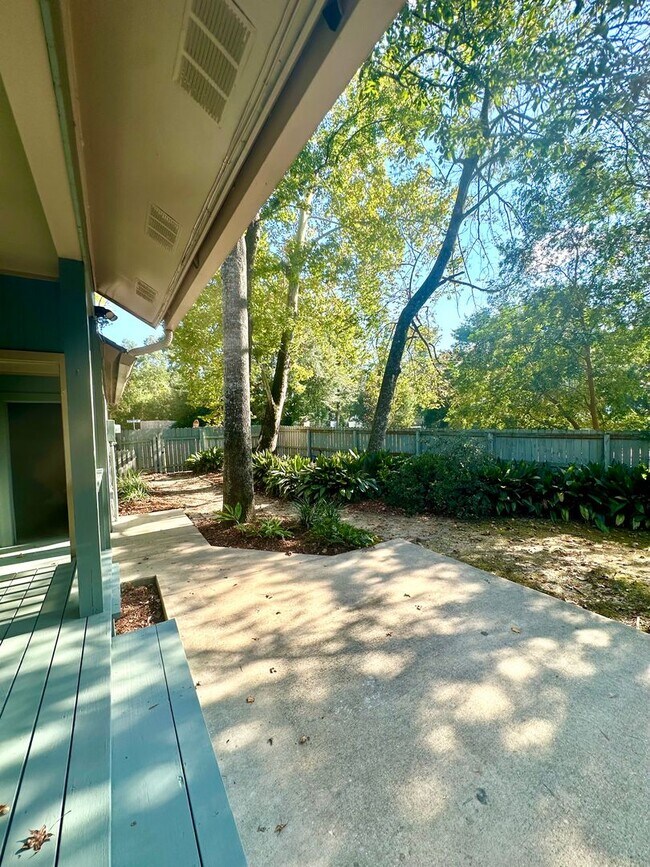 Building Photo - White Oak Common 3BR 2 1/2BA
