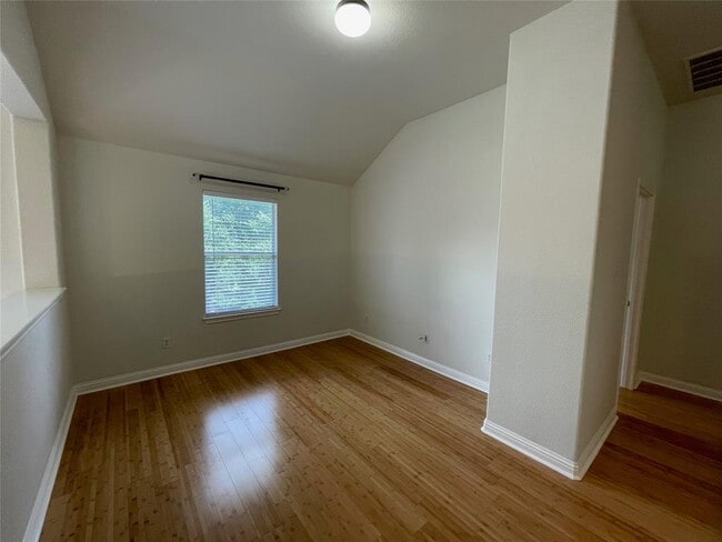 Building Photo - 10401 Yellowstone Dr