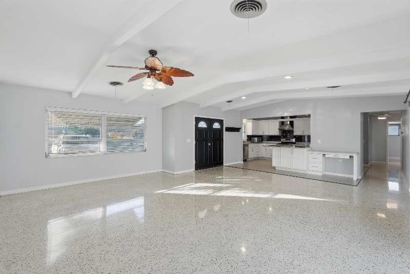 Building Photo - 725 Patricia Ave