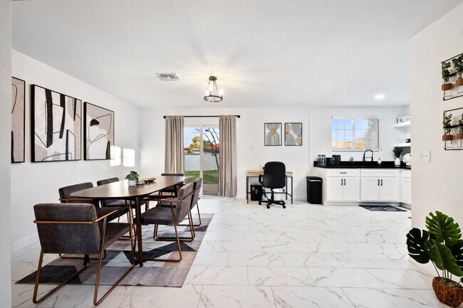 Building Photo - 3101 N 40th Dr