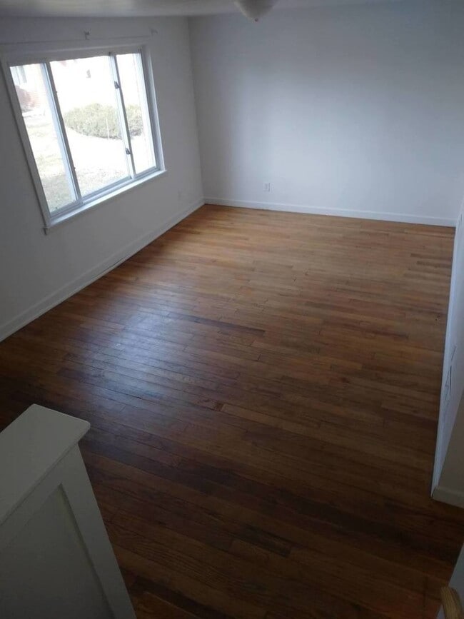 Building Photo - 810 Sullivan Ct