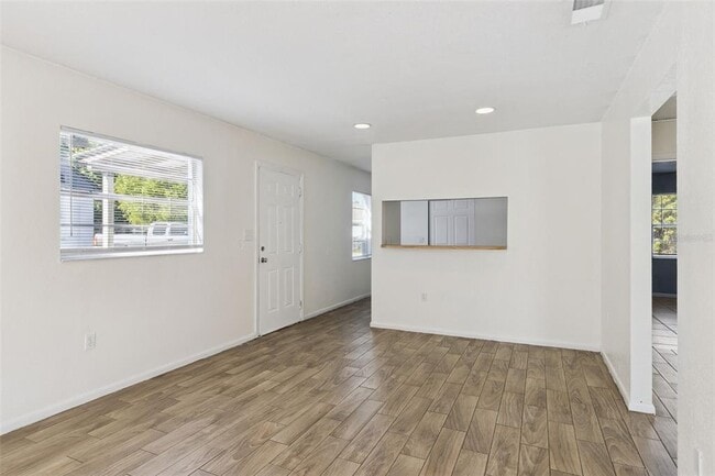 Building Photo - 1336 Fairway Dr