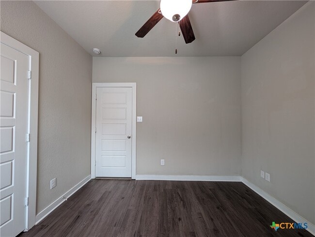 Building Photo - 506 Creekside Frst