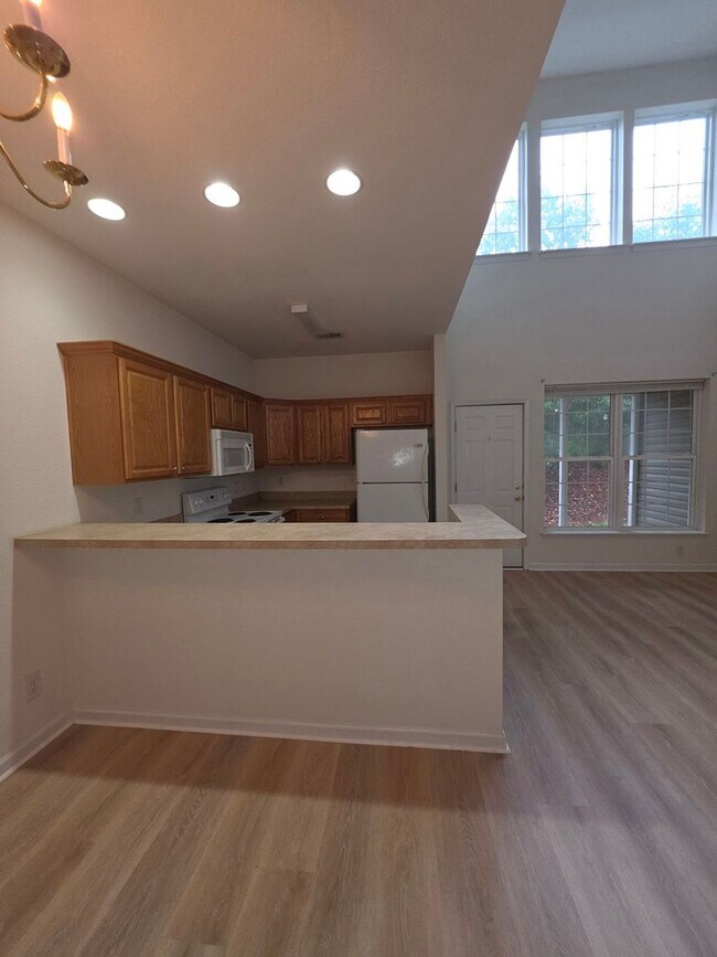 Building Photo - Townhome In Park West