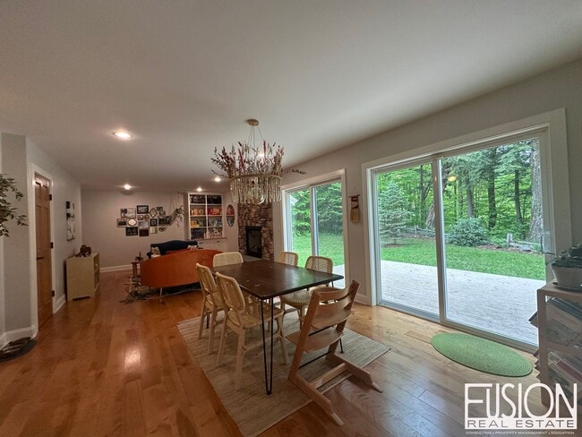 Building Photo - Beautiful, Spacious, Private Four Bedroom ...
