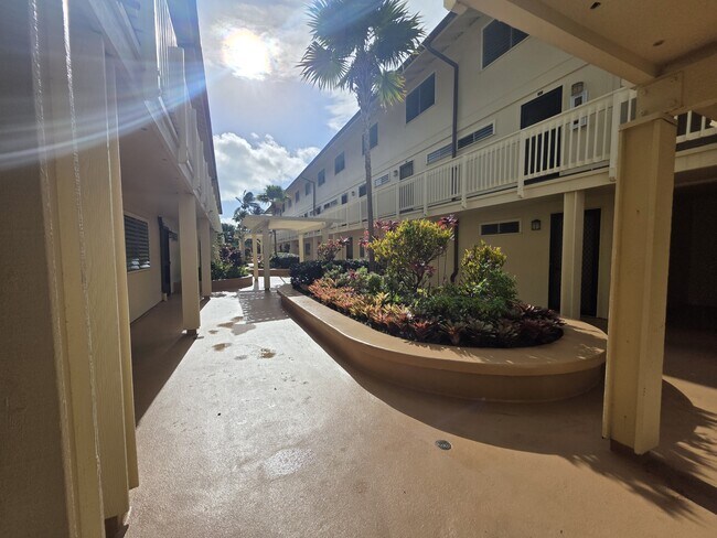 Building Photo - 350 Aoloa St