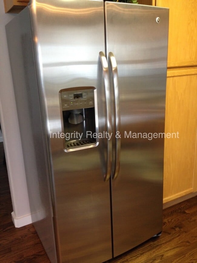 Building Photo - 305 Dunhill St