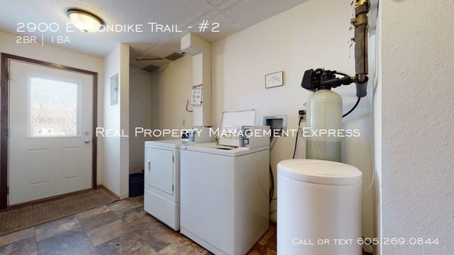 Building Photo - 2900 E Klondike Trail