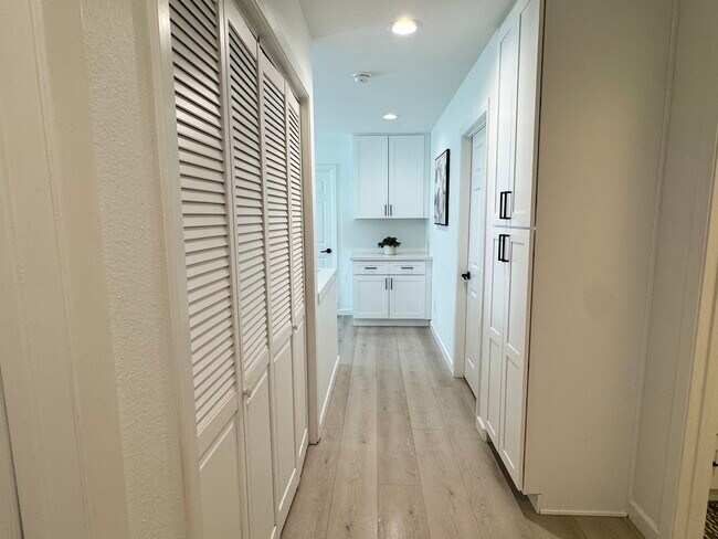 Building Photo - 297 Mildred St