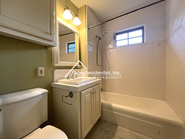 Building Photo - Spacious 2bd/2ba Arden Area Home-Must See!