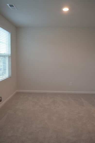 Building Photo - Room in Townhome on Southern Magnolia Dr