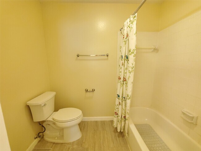 Building Photo - 2810 Arrowhead Dr