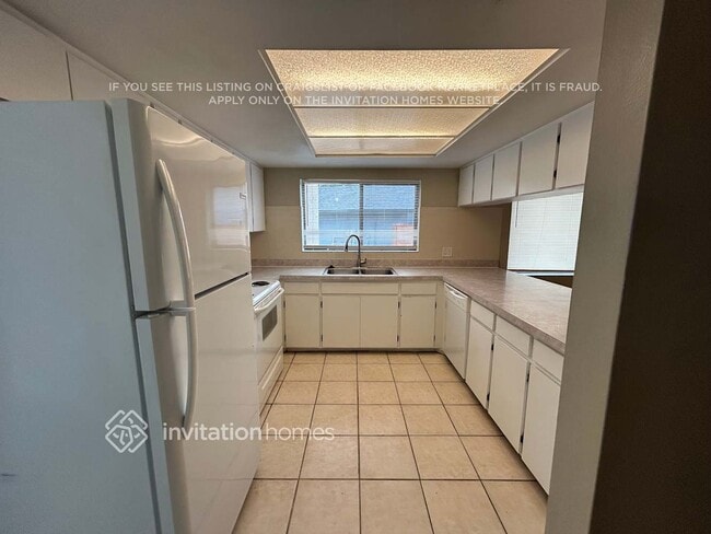 Building Photo - 2501 E Timberlane Dr