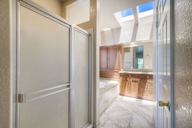 Building Photo - 4Bed/3bath in Rancho Del Oro~ Caspian