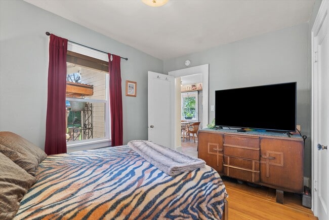 Building Photo - 840 N Farragut St