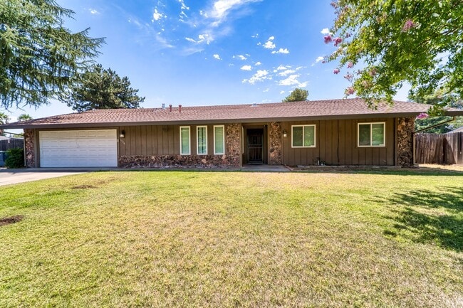 Primary Photo - 4 bedroom 2 1/2 bath house in Yuba City