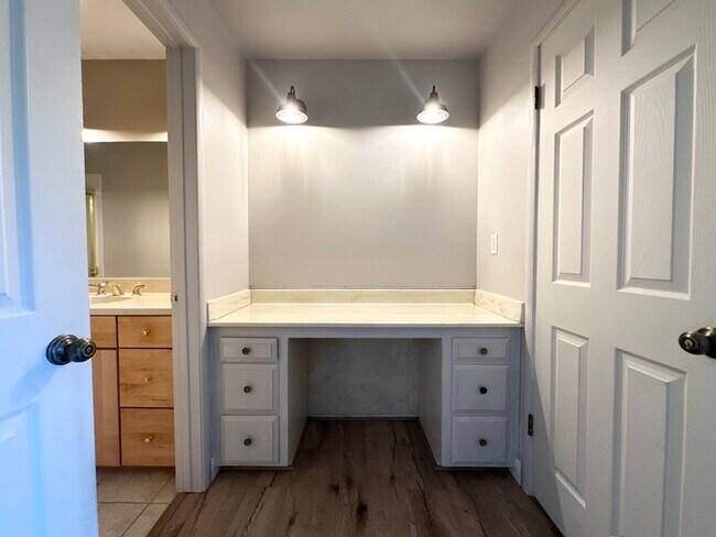 Building Photo - 5011 Jennings Way