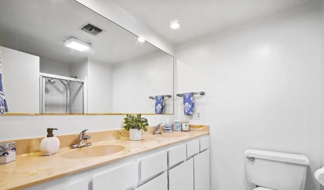 Building Photo - 1200 Broadway St