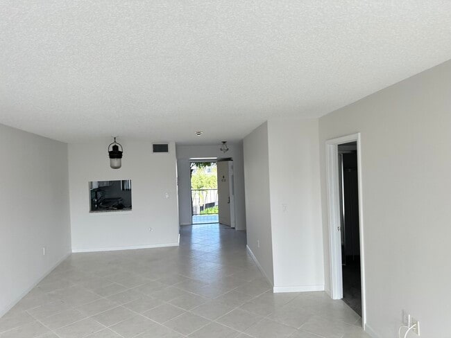 Building Photo - 3605 S Ocean Blvd