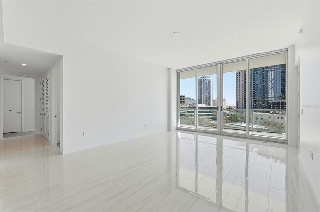 Building Photo - 400 Central Ave