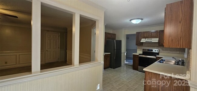 Building Photo - 4015 Brownes Ferry Rd
