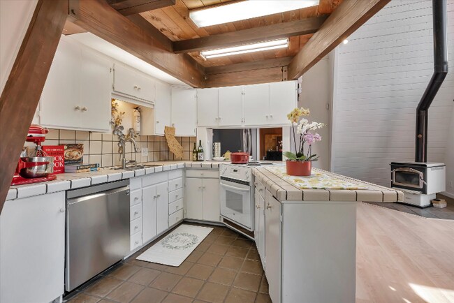 Building Photo - 25600 Soquel San Jose Rd