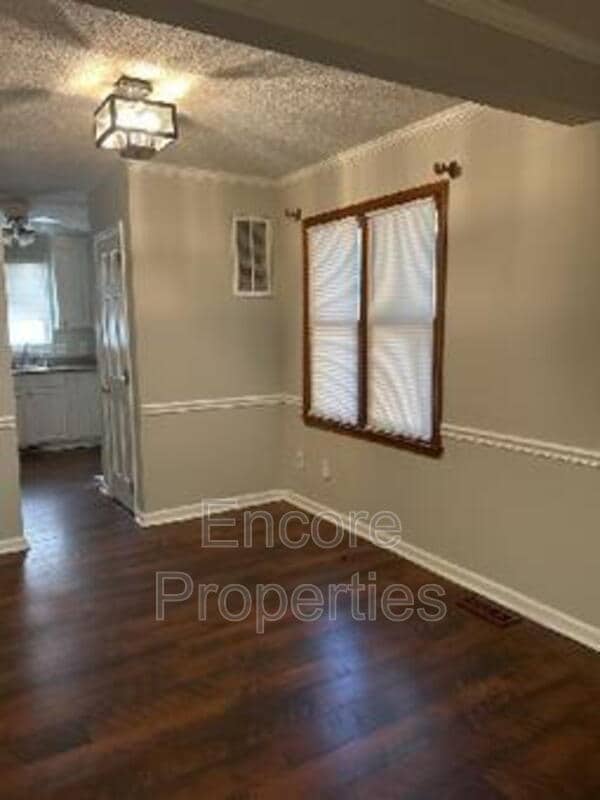 Building Photo - 6555 English Oaks Dr
