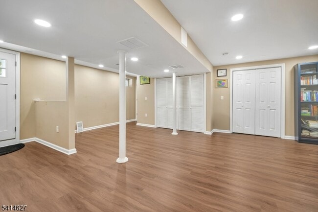 Building Photo - 149 Hillside Ave