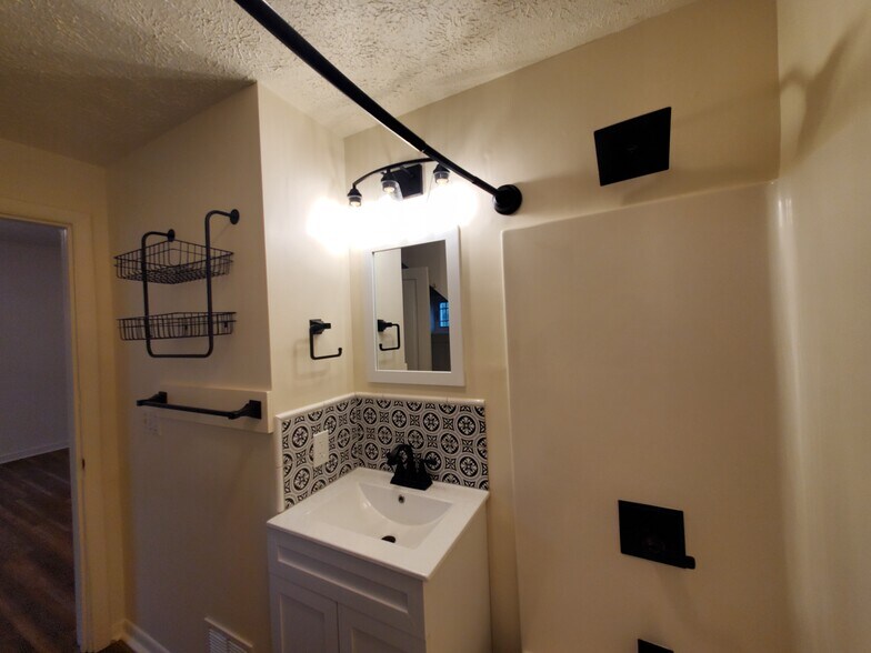 Building Photo - 4024 Niles Rd