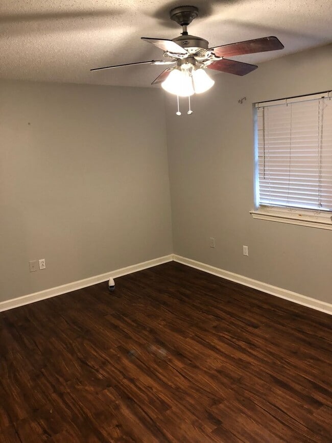 Building Photo - 3BR 2BA Jason Dr. Denham Springs