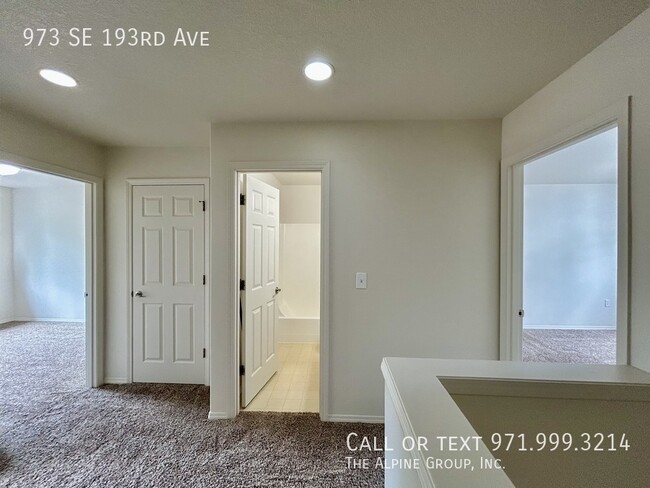 Building Photo - 973 SE 193rd Ave