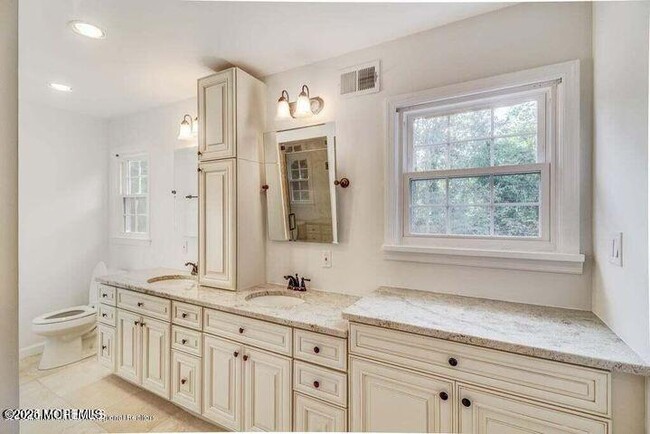 Building Photo - 7 Woods Rd