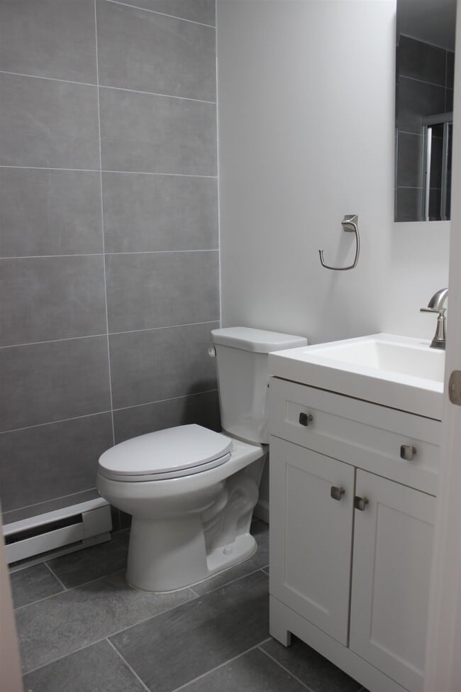 Building Photo - 390 Pacific Ave