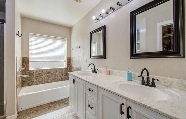 Building Photo - 18135 Flower Grove Ct