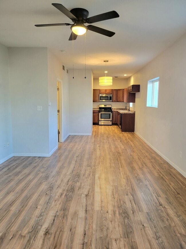 Building Photo - 321 Monroe St