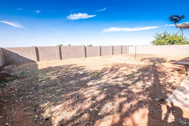 Building Photo - 3 Bedroom, 2 Bath Home, 1 Car Garage, Large Fenced Yard!