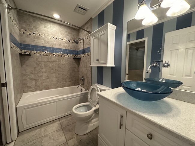 Building Photo - 502 Greenhill Ct