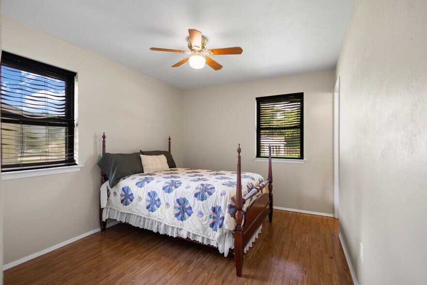 Building Photo - 3808 Appletree Ln