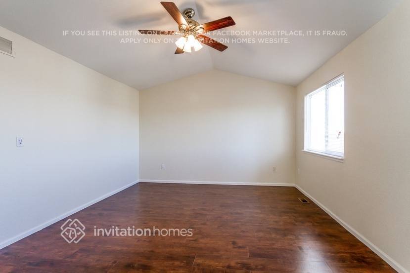 Building Photo - 4992 N Silverlace Dr