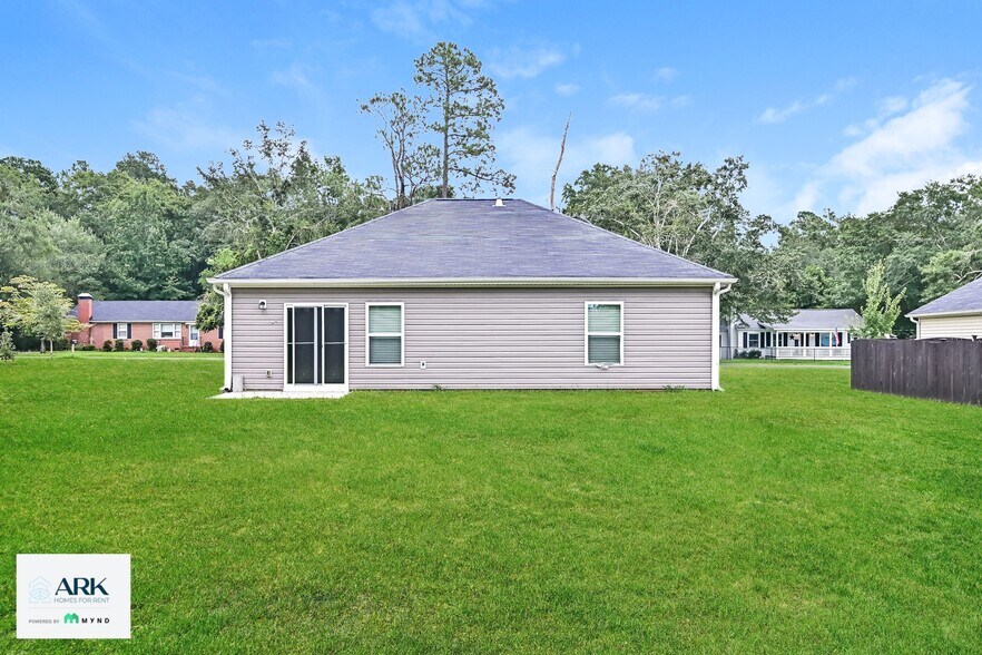 Building Photo - 1307 Lakeshore Dr