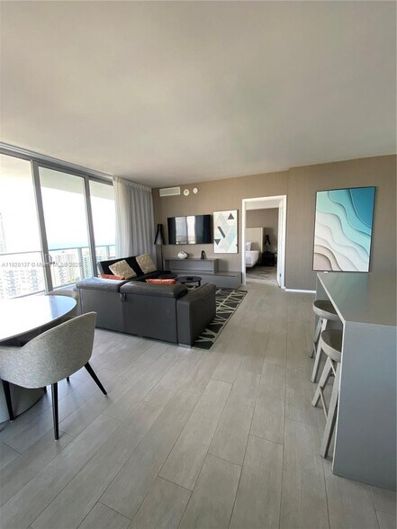Building Photo - 4010 S Ocean Dr
