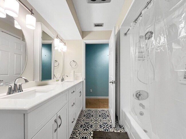 Building Photo - Unfurnished Harbor Hills Home with Creek Views – 3 Bed | 2 Bath