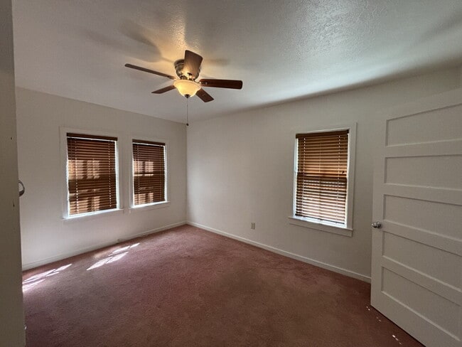 Building Photo - Adorable vintage 2-bed home on a quiet side street close to downtown Placerville!