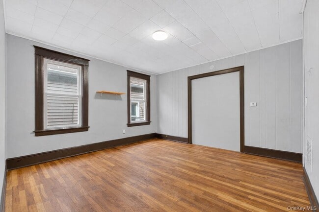 Building Photo - 148 Winnikee Ave