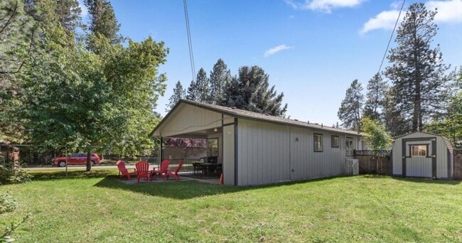 Building Photo - 1419 Syringa Dr